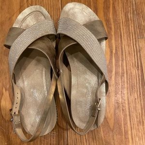 Nature Breeze gold platform sandals size 9